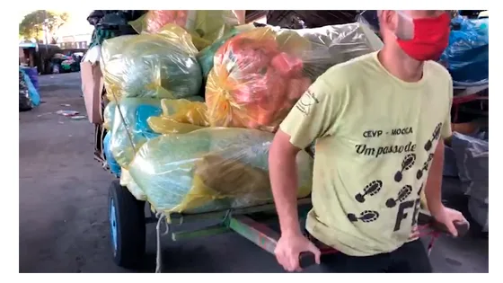 Imagem na cooperativa de catadores de materiais recicláveis do Glicério